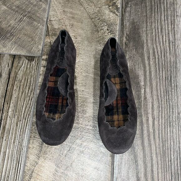 Born suede leather scalloped flats - Picture 1 of 4